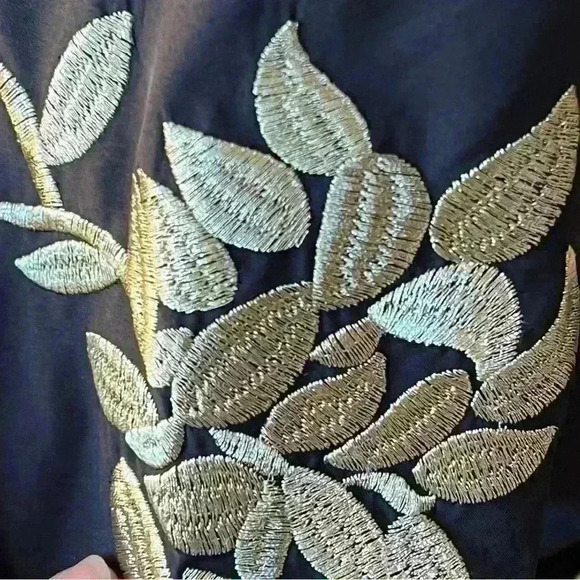 Black bomber jacket with gold embroidery & sequin floral motif Molly Bracken - Picture 9 of 9